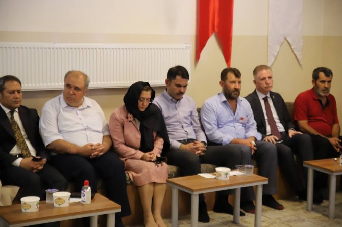 Bakan Kurum’dan Şehit Ailesine Taziye Ziyareti