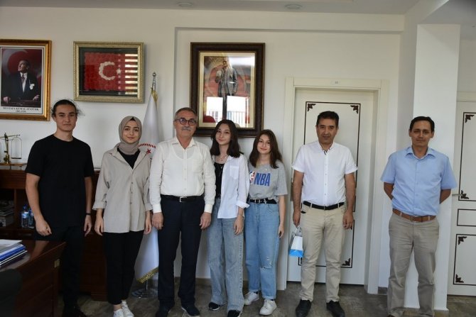 Dereceye Giren Öğrencileri Altın Hediye İle Ödüllendirdi