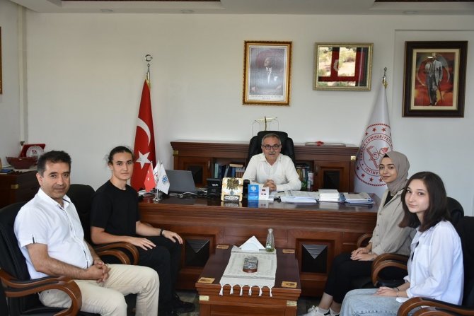 Dereceye Giren Öğrencileri Altın Hediye İle Ödüllendirdi