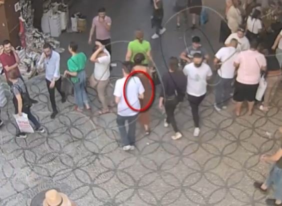 Önce Yanaştı, Sonra Cep Telefonlarını Çaldı