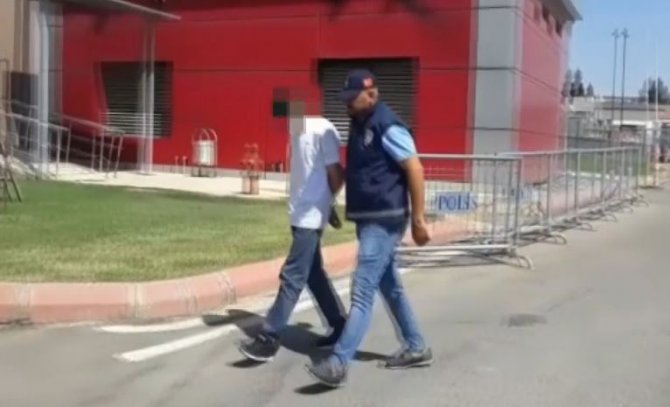 Önce Yanaştı, Sonra Cep Telefonlarını Çaldı