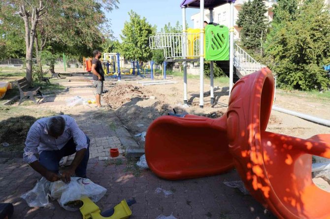 Kahta’daki Parklar Yenileniyor