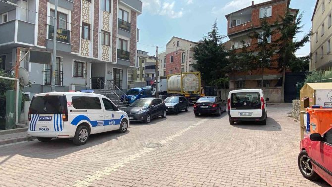 Kocaeli’de Kan Donduran Cinayet: Kayınpederini Bıçakla Öldürdü, Eşini Çekiçle Vurarak Ağır Yaraladı