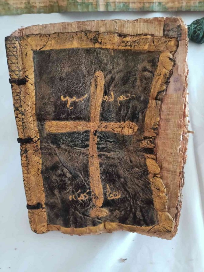 Kırklareli’de Hristiyanlığın Erken Dönemine Ait İ̇ncil Ve Tevrat Bulundu