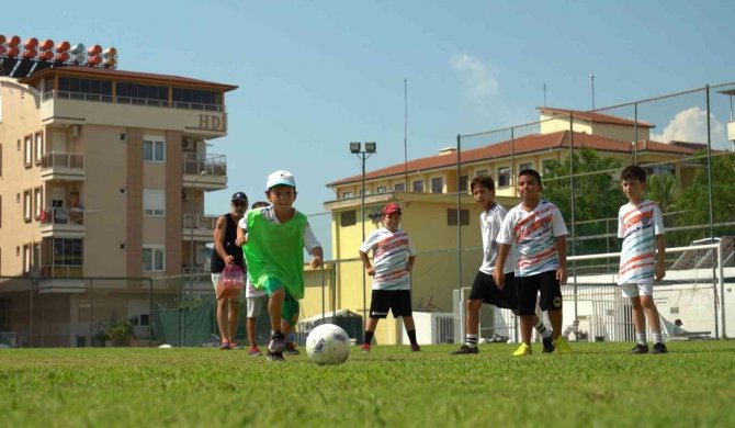 Konyaaltı Belediyesi Geleceğin Sporcularını Yetiştiriyor