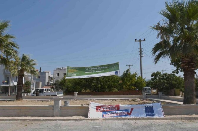 Kuşadası’nda Yeşil Alan Çalışmaları Sürüyor