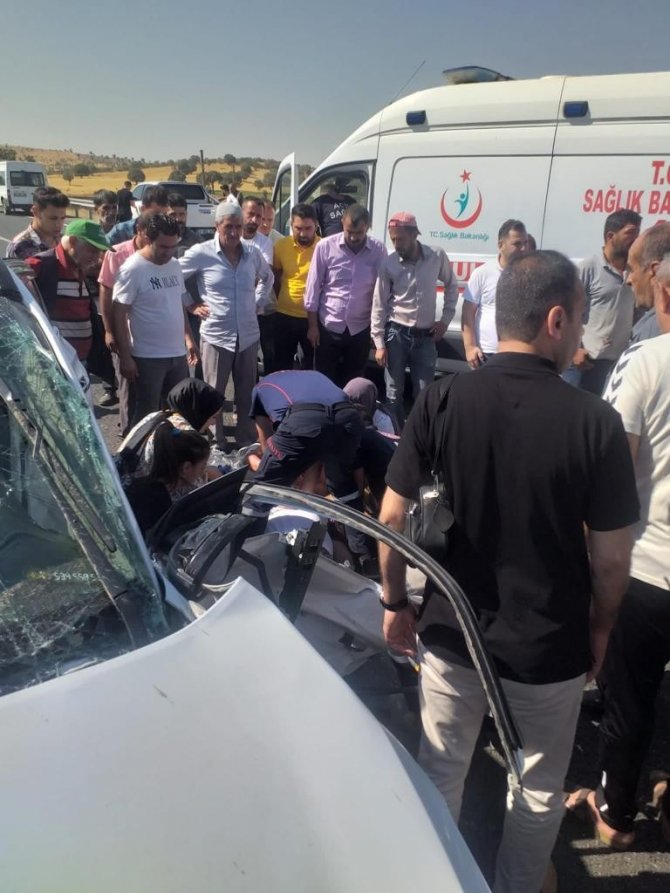 Mardin’de Araçlar Çarpıştı: 1 Ölü, 3 Yaralı