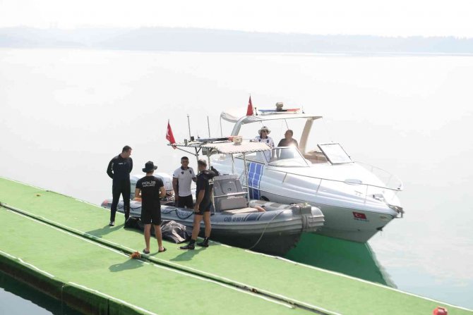 Gölde Kaybolan 60 Yaşındaki Adamın Cesedi Bulundu