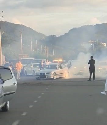Düğün Konvoyunda Trafiği Durdurup Drift Yaptı