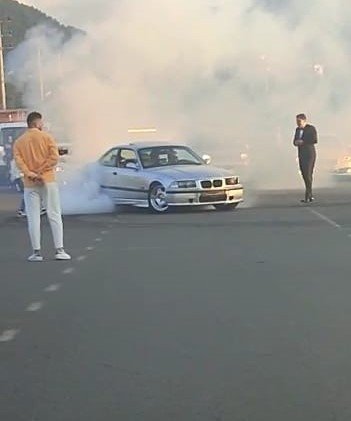 Düğün Konvoyunda Trafiği Durdurup Drift Yaptı