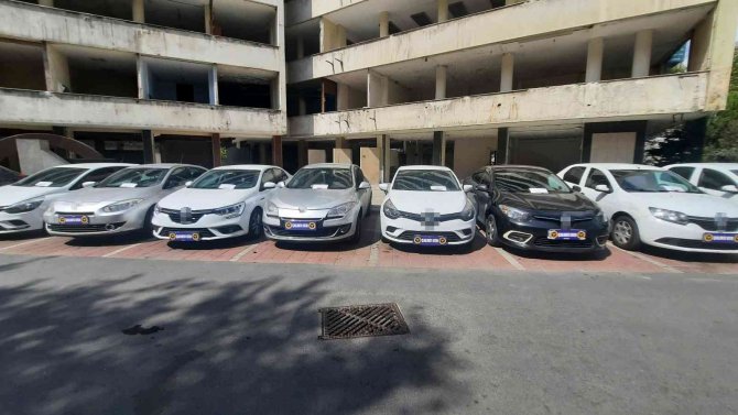 İ̇stanbul’da Otomobillerin Beyinlerini Değiştirip Çalan Çete Üyeleri Böyle Yakalandı