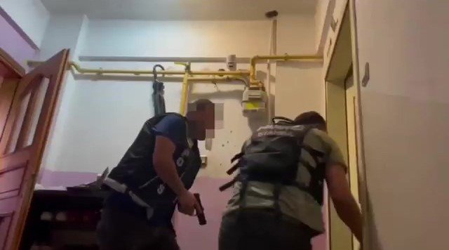 Sancaktepe’de Polisten Uyuşturucu Operasyonu: Çeşitli Uyuşturucu Maddeler Ele Geçirildi