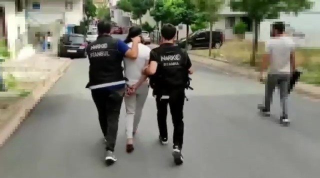 Sancaktepe’de Polisten Uyuşturucu Operasyonu: Çeşitli Uyuşturucu Maddeler Ele Geçirildi