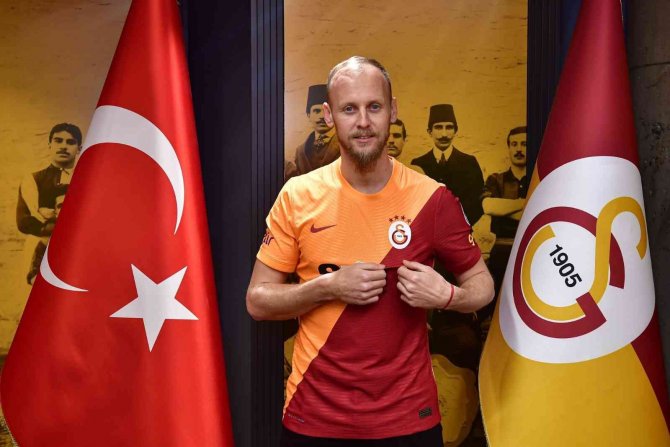 Semih Kaya Futbolu Bıraktığını Açıkladı