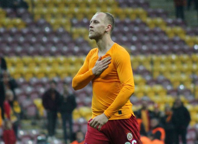 Semih Kaya Futbolu Bıraktığını Açıkladı
