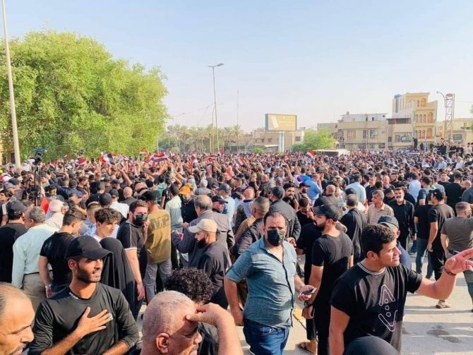 Irak’ta Koordinasyon Grubu Ve Sadr Grubu Destekçilerinden Karşılıklı Protesto