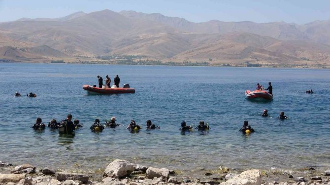Afad’dan Van Gölü’nde Dalış Tatbikatı