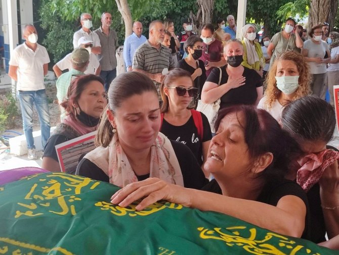 Ezgi Özarslan’a Gözyaşlarıyla Veda: Annenin Feryadı Yürekleri Dağladı