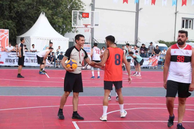 Ümraniye’de 3x3 Sokak Basketbolu Turnuvası Nefes Kesti