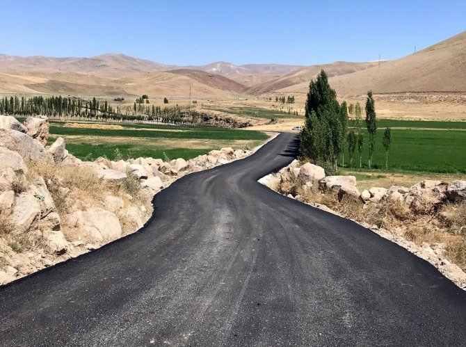 Muradiye’de Yol Asfaltlama Çalışması