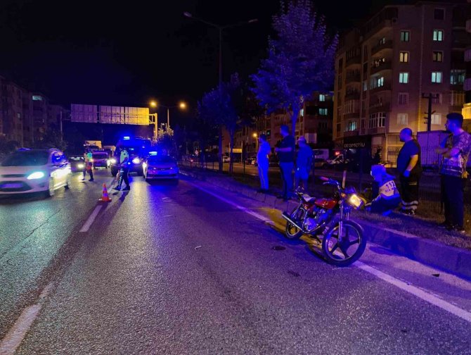Motosiklet Traktöre Çarptı: 2 Yaralı