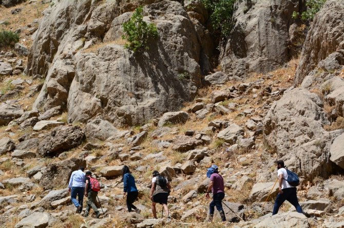 Dağcılar Şemdinli’deki Kanyonları Gezdi