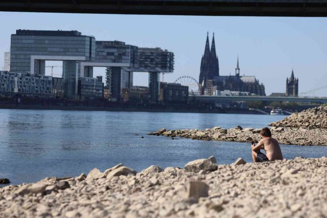 Almanya’da Ren Nehri’nin Su Seviyesinde Ciddi Düşüş