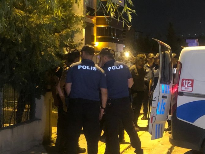 Ankara’da Komşularına Şiddet Uyguladığı İddia Edilen Kadın Mahalleden Güçlükle Çıkarıldı