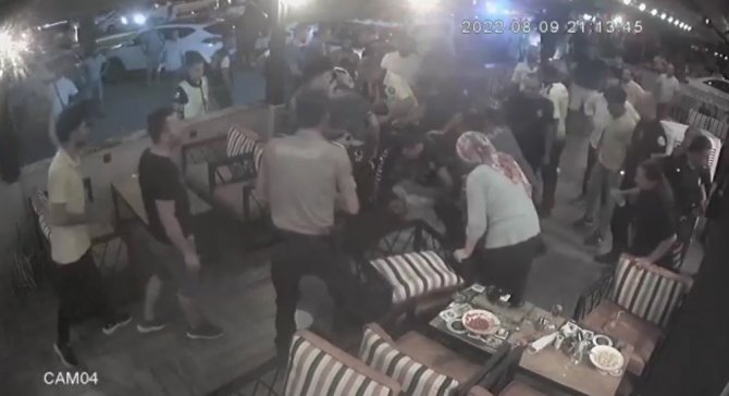 Kafede Meydan Savaşı Gibi Kavga