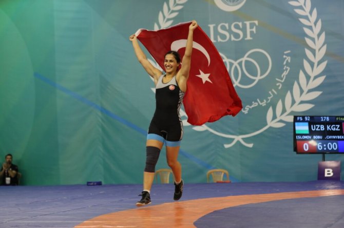 Barü Mezunu Buse Tosun Çavuşoğlu’ndan Altın Madalya