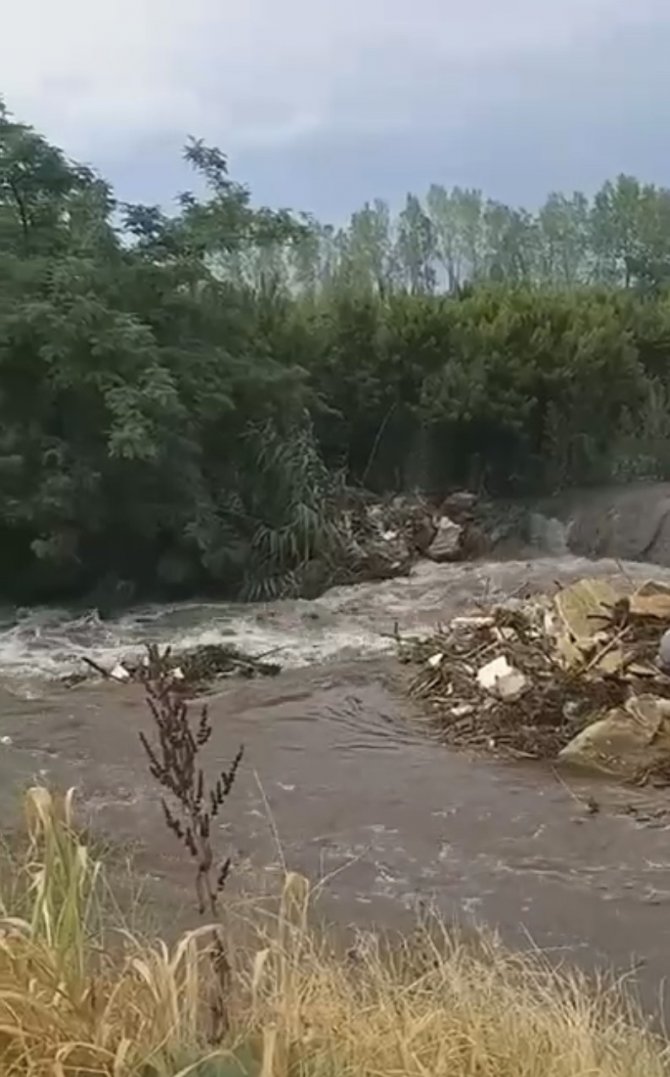 Bursa’da Sağanak Yağış Hayatı Felç Etti