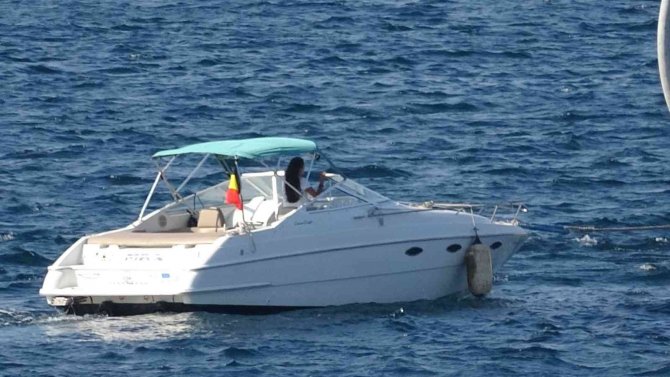 Çanakkale Açıklarında Sürüklenen Tekne Kurtarıldı