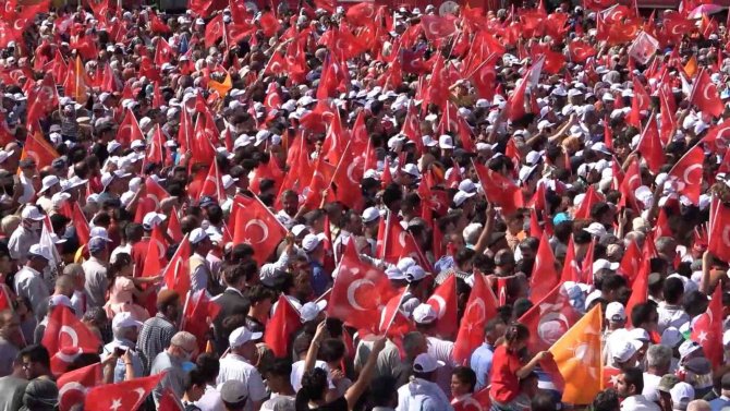 Cumhurbaşkanı Erdoğan İçin Vatandaşlar Meydanları Doldurdu