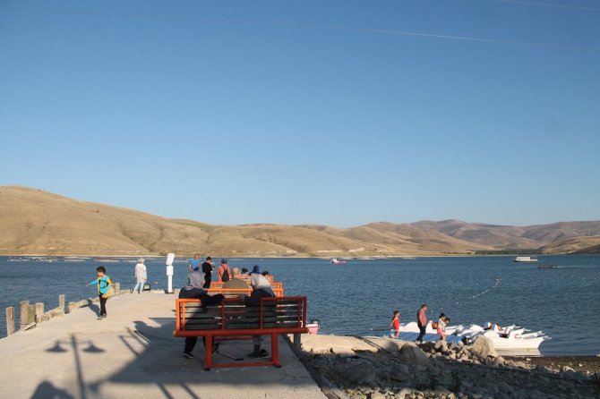 Demirözü’ndeki Piknik Alanı Doldu Taştı Gurbetçilerden Tekne Turlarına Yoğun İlgi