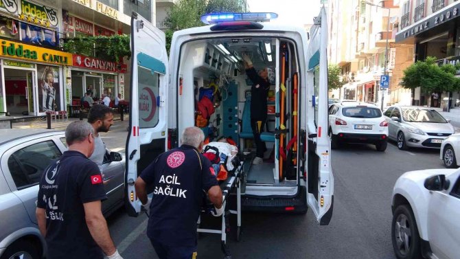 Silah Tutukluk Yapınca Dipçiğiyle Birbirini Vurdular: 2 Yaralı, 1 Gözaltı