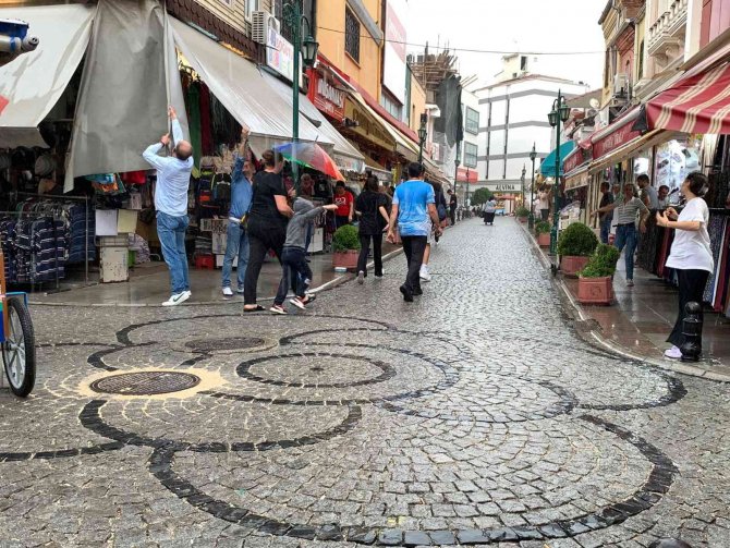 Eskişehir’de Şiddetli Yağış Hayatı Felç Etti