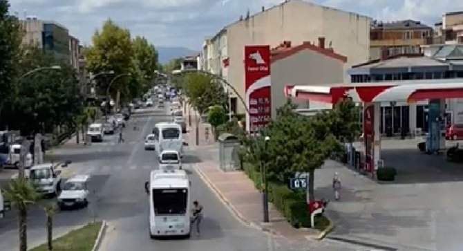Öfkelenen Genç Kız Ortalığı Birbirine Kattı