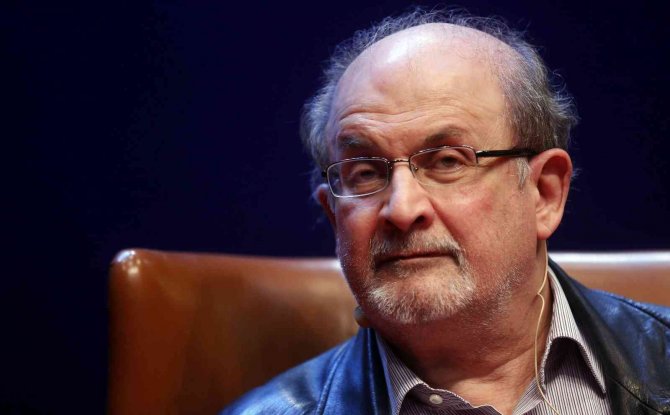 İ̇ngiliz Yazar Rüşdi Bıçaklı Saldırının Ardından Solunum Cihazına Bağlandı