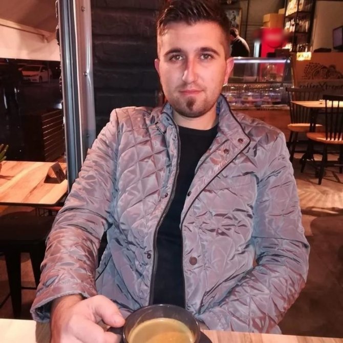 İ̇zmir’de Öldürülen Anne Ve Oğlu Gözyaşlarıyla Toprağa Verildi