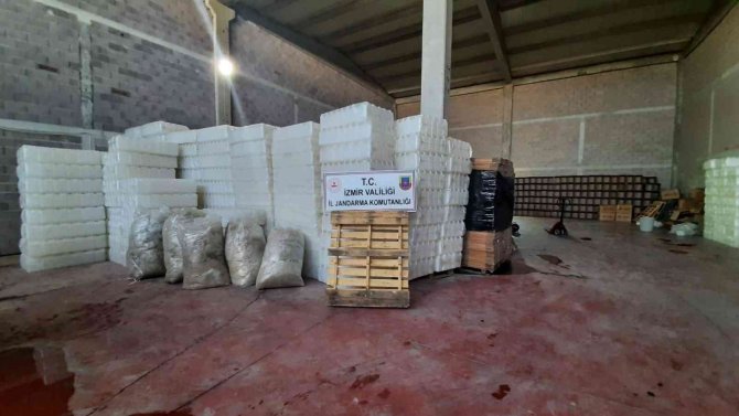 İ̇zmir’de Sahte İçki Tacirlerine Darbe: 25 Ton Sahte/kaçak Alkol Ele Geçirildi