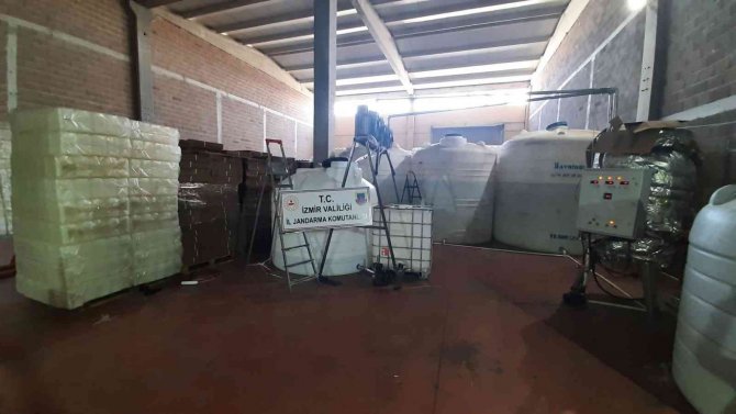 İ̇zmir’de Sahte İçki Tacirlerine Darbe: 25 Ton Sahte/kaçak Alkol Ele Geçirildi