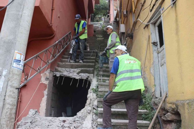 Yenidoğan Mahallesi’nde Merdivenler Yenileniyor