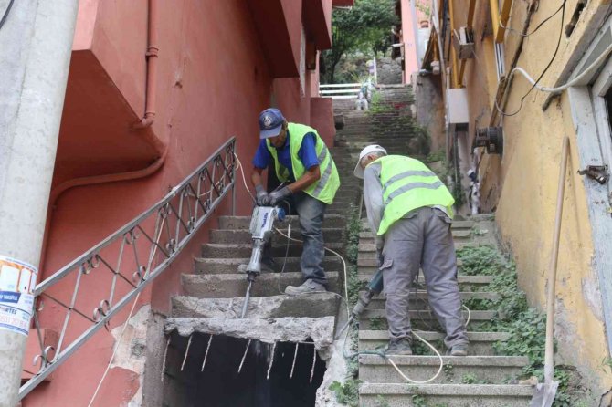 Yenidoğan Mahallesi’nde Merdivenler Yenileniyor