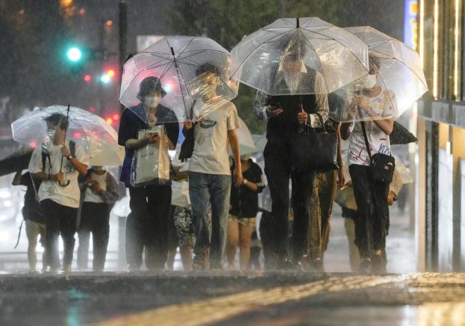 Japonya’da Meari Tayfunu Alarmı
