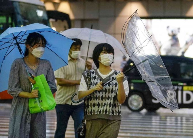 Japonya’da Meari Tayfunu Alarmı