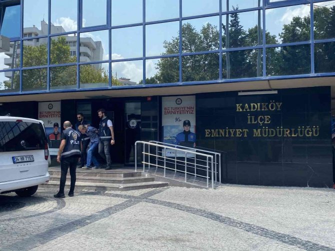 Kadıköy’de Kafede Tartıştığı Kadını Silahla Öldüren Zanlı Adliyeye Sevk Edildi