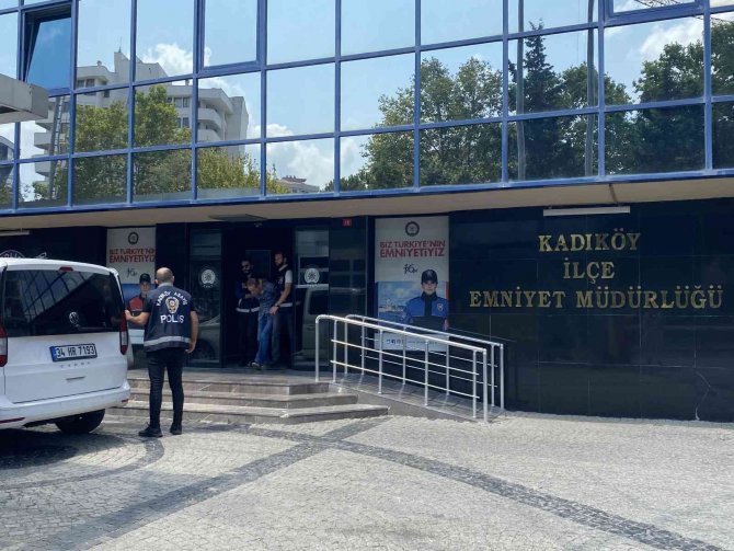 Kadıköy’de Kafede Tartıştığı Kadını Silahla Öldüren Zanlı Adliyeye Sevk Edildi