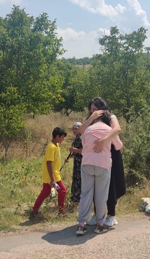 Kaybolan İki Çocuğu 1 Saat İçinde Bularak Ailelerine Teslim Ettiler