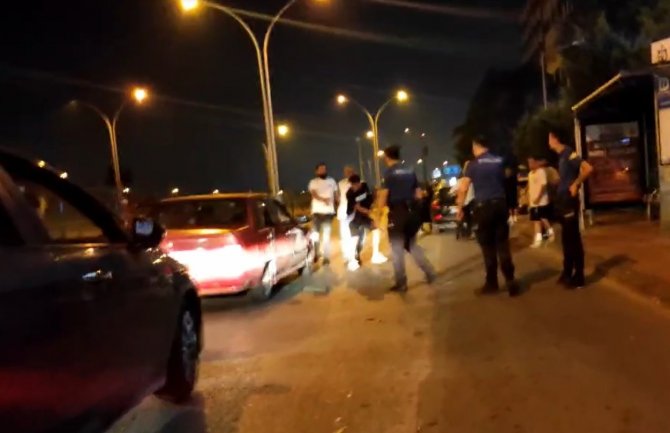 Alkolden Ayakta Duracak Halleri Yoktu Ama Kavga Etmeye Devam Ettiler