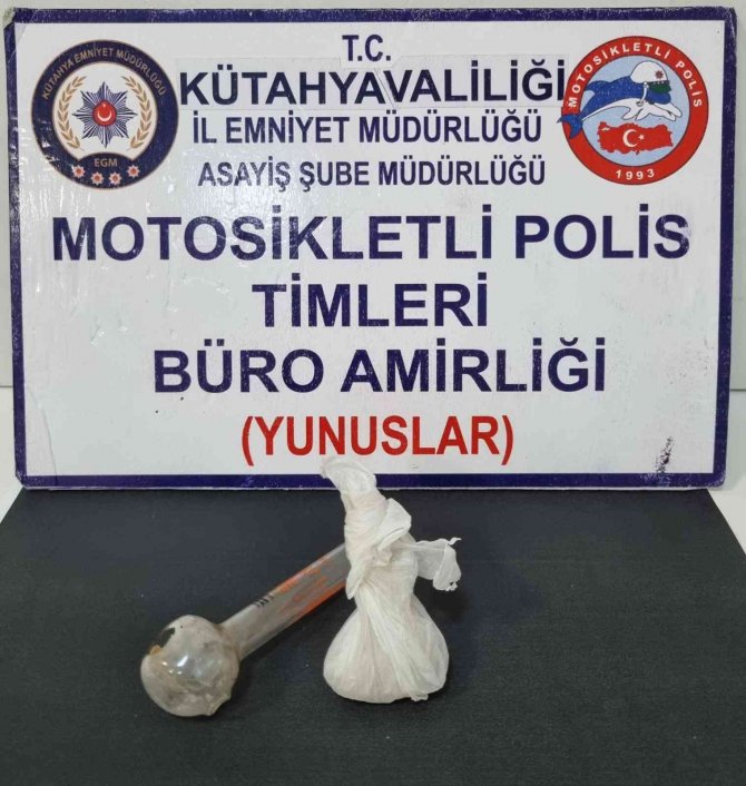 Kütahya’da Motosikletli Polis Timlerince İki Şahsın Üzerinde Uyuşturucu Ele Geçirildi